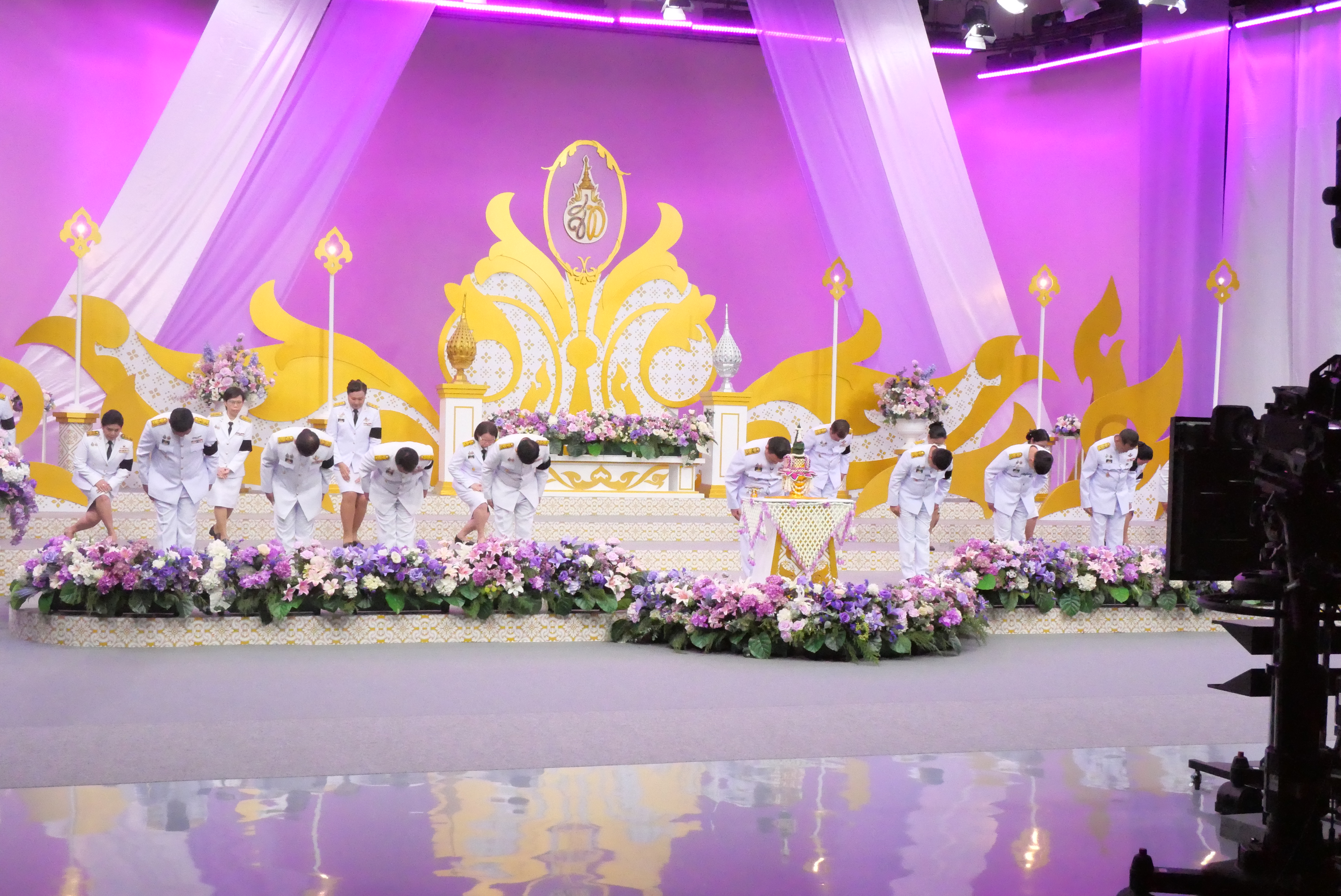 title - คณะผู้บริหาร ส.ป.ก. บันทึกเทปถวายพระพรชัยมงคล สมเด็จพระนางเจ้าสุทิดา พัชรสุธาพิมลลักษณ พระบรมราชินี เนื่องในโอกาสวันเฉลิมพระชนมพรรษา 48 พรรษา